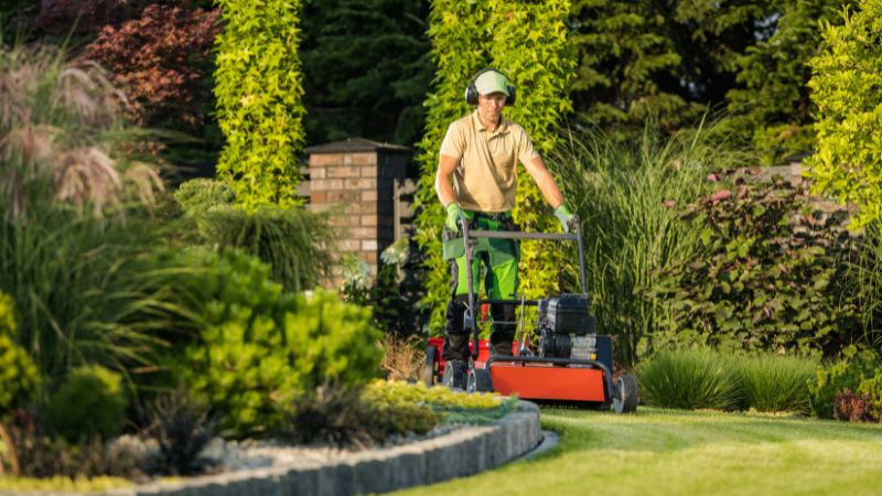 11 Must-Buy Tools for Landscaping Maintenance